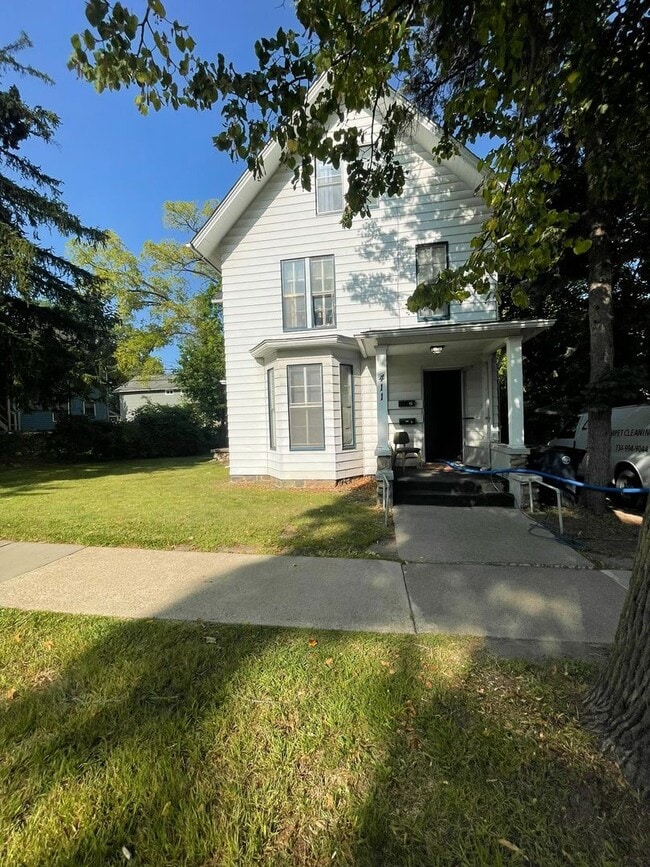 Building Photo - 411 N State St