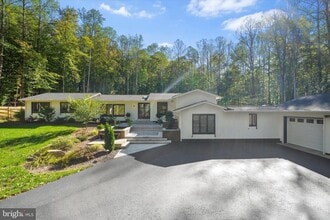 Building Photo - 7511 Willowbrook Rd