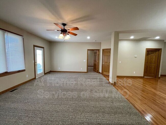 Building Photo - 5613 N 17th