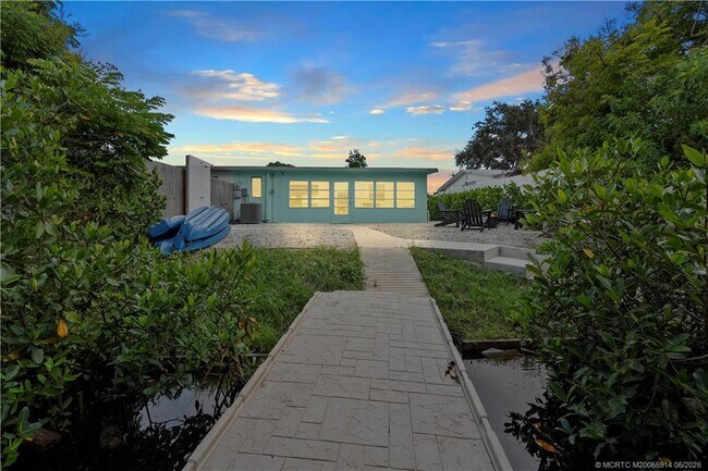 Foto del edificio - 30 SW Hideaway Pl