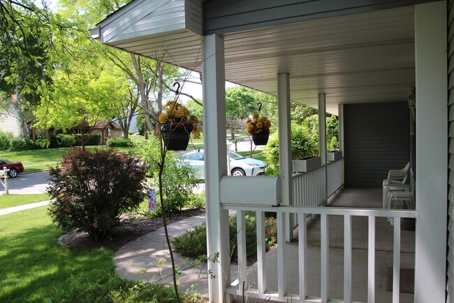 Foto del edificio - 7618 Westchester Dr