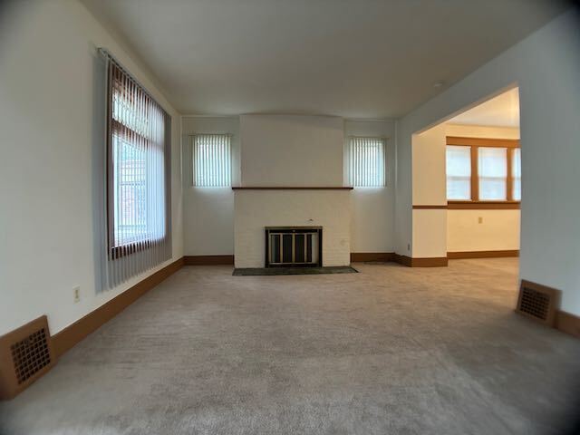 Foto del edificio - Large home near Bradley Campus