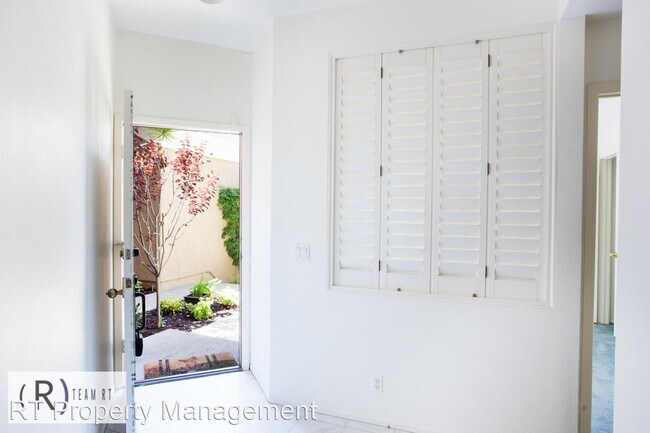 Building Photo - 3 br, 3 bath House - 72 Vassar Aisle