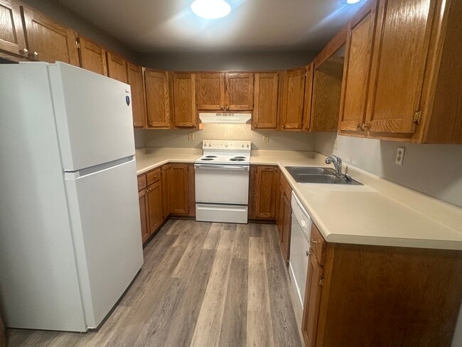 Stove, Ref, Dishwasher - 1030 Jim Fox Rd