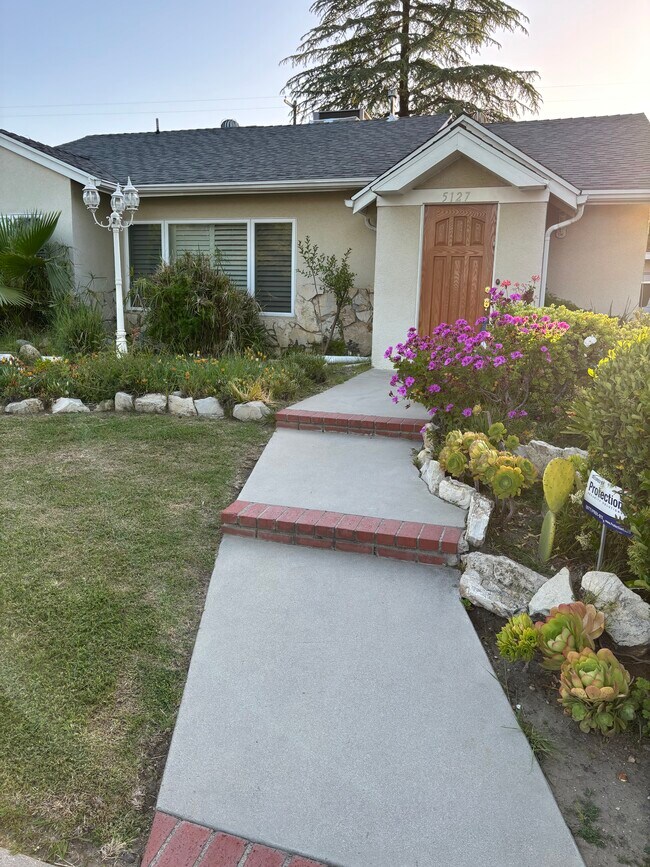 Building Photo - 5127 Lindley Ave