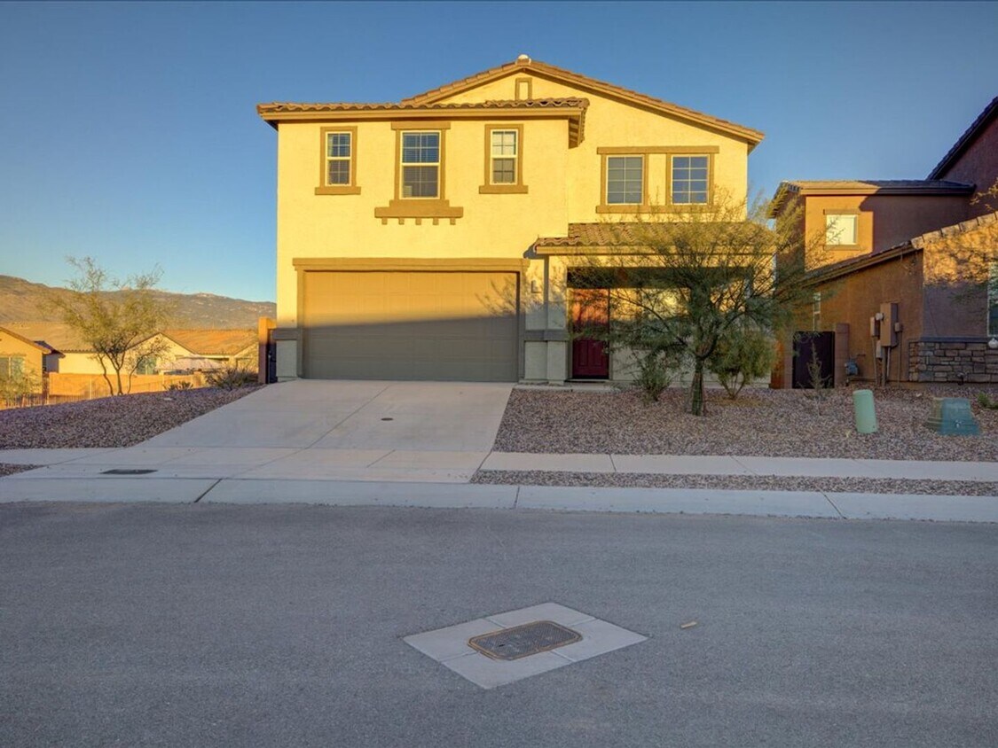 Primary Photo - 5 Bedroom 3 Bathroom