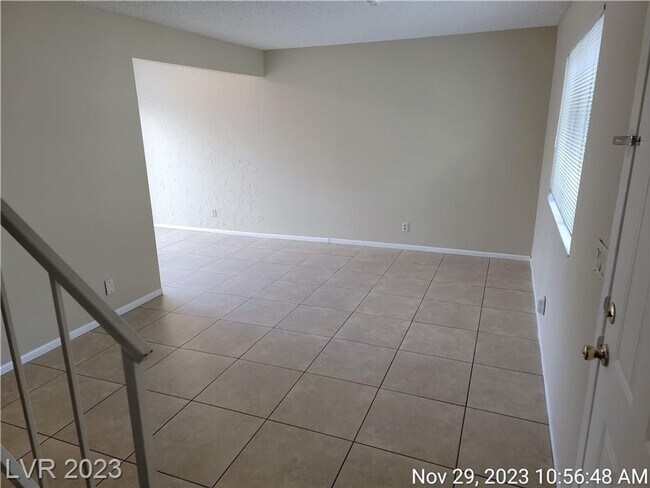 Building Photo - CHARMING TOWNHOME WITH 2 CAR GARAGE!!