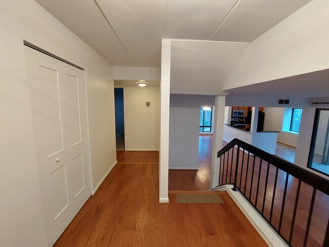 Foto del edificio - 100 Roberts Ln