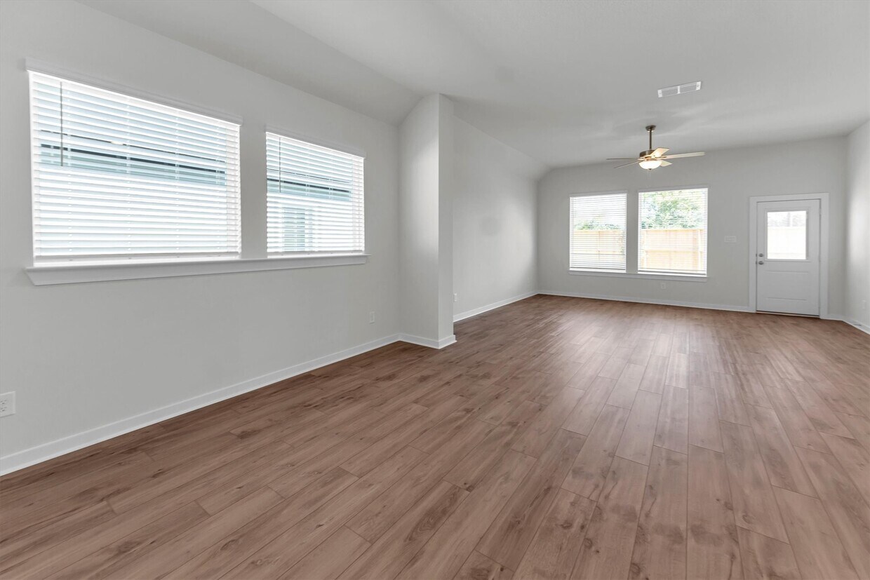 Foto principal - 16907 Tulip Row Ln