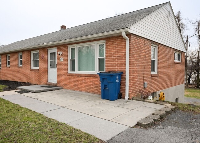 Building Photo - 2305 River Rd