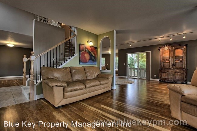 Building Photo - 909 SE 77th Ct