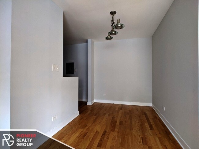 Foto del edificio - 618 W Wrightwood Ave