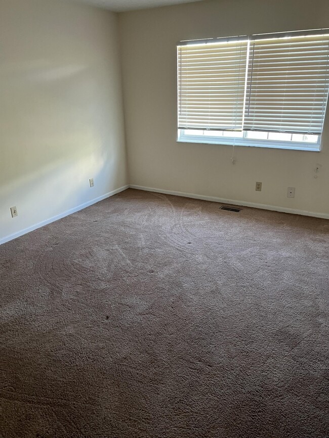 Building Photo - 100 Blue Jacket Cir