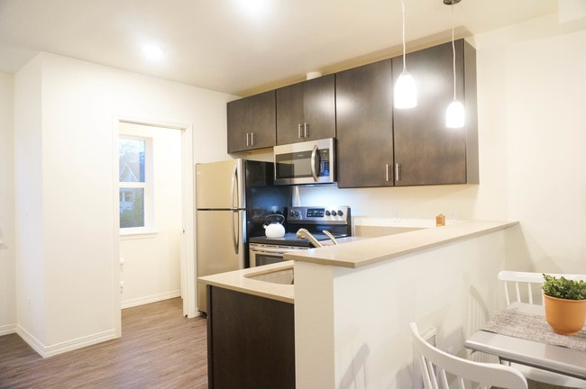 Building Photo - The Woodstock!