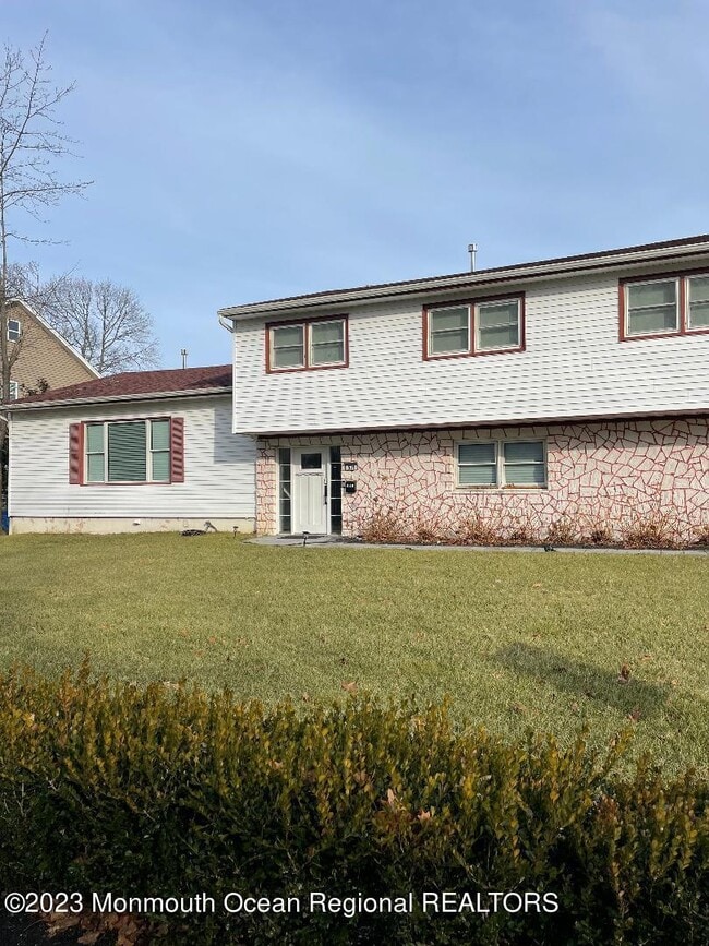 Building Photo - 501 Monmouth Pl