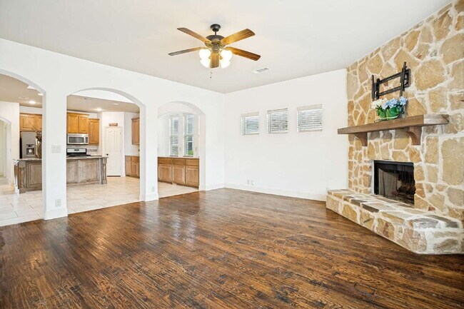 Building Photo - Spacious & Charming Home in Desirable Savannah Community