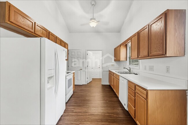 Building Photo - 213 Fiddlers Knoll Ct