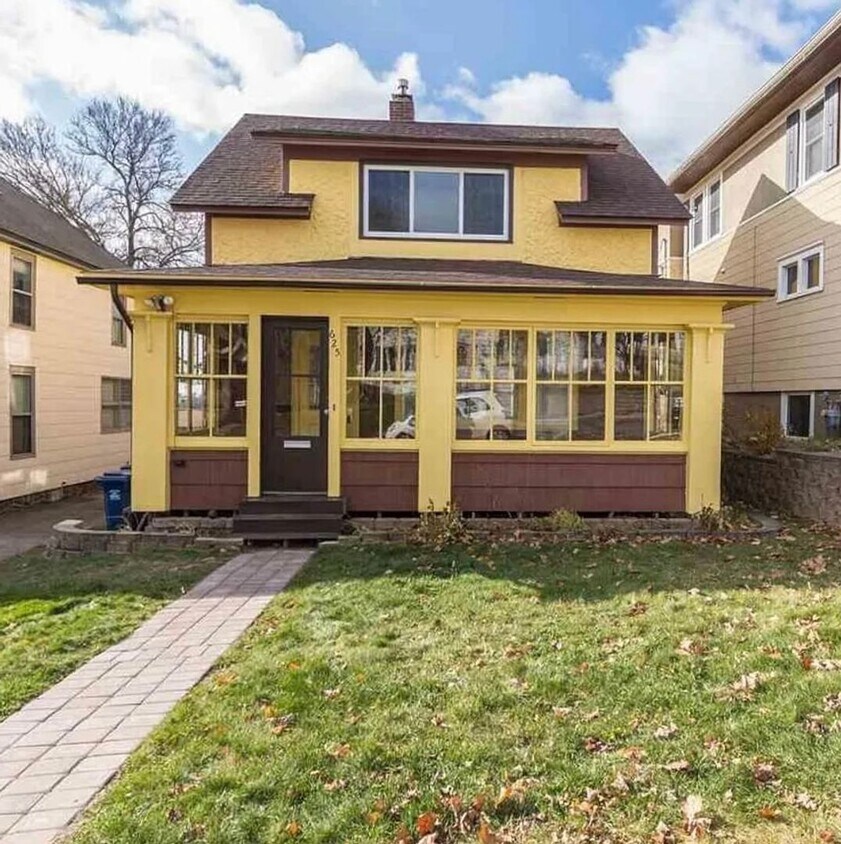 Foto principal - 625 N 16th Ave E