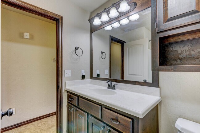 Foto del edificio - 920 SW 13th St