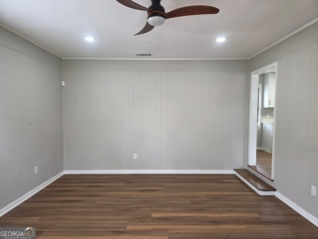 Building Photo - 103 W 15th St