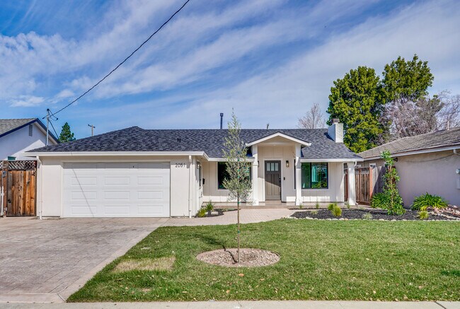 Foto del edificio - 2051 Randolph Dr