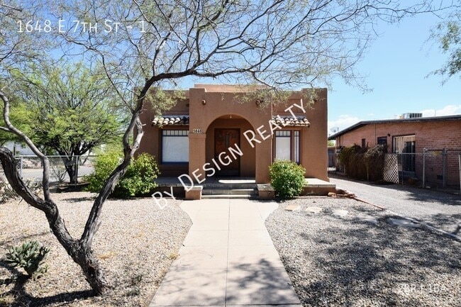 Foto del edificio - Vintage 2 Bed 1 Bath Bungalow - WALKING DI...