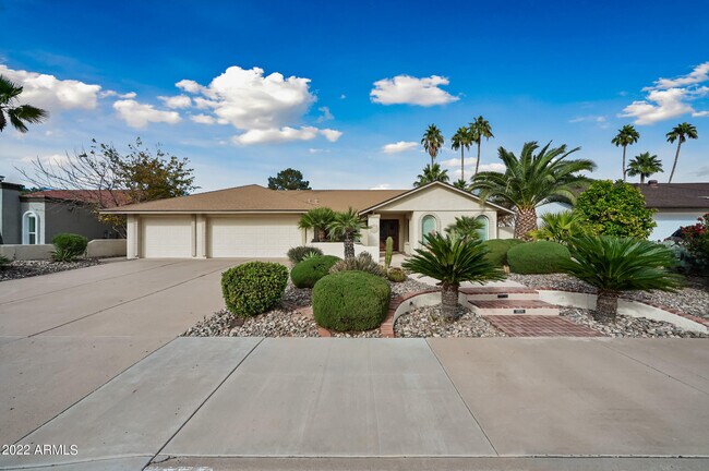 Building Photo - 4556 E Paradise Ln