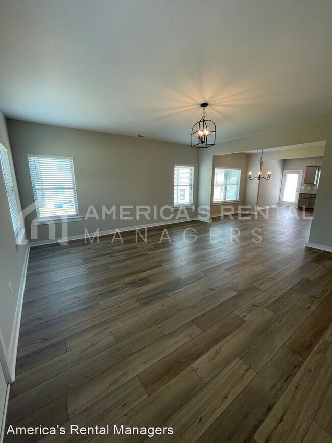 Building Photo - 3 br, 2 bath House - 31 Kings Way