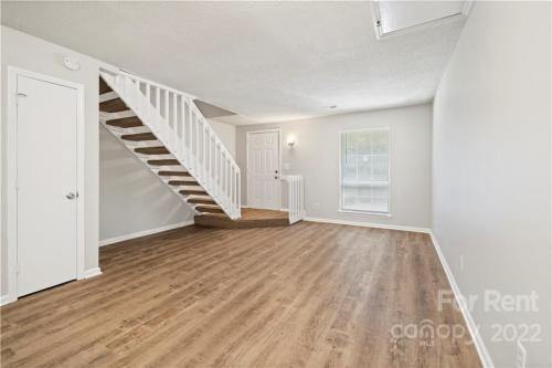 Foto del edificio - 3916 Briarhill Dr