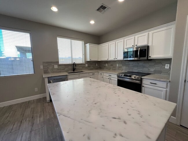 Building Photo - Cozy Cul De Sac house FOR RENT in a GREAT location