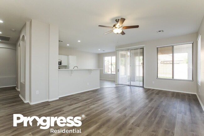 Foto del edificio - 12552 W Flower St