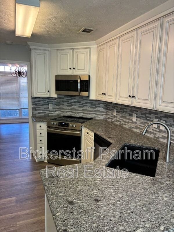 Foto del edificio - 9146 Garrett Lake Dr