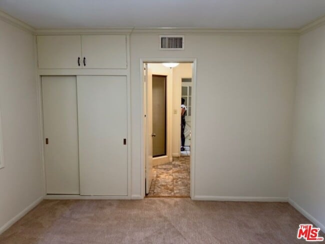 Building Photo - 2290 Canonita Dr