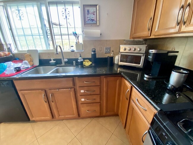 Foto del edificio - PQ ONE LEVEL  4 Bedroom Granite Kitchen  G...