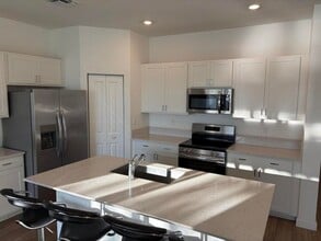 Building Photo - 4181 Lagoon Shore Dr