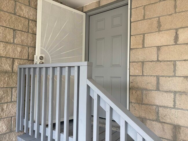 Puerta principal - 1645 Kamehameha IV Rd