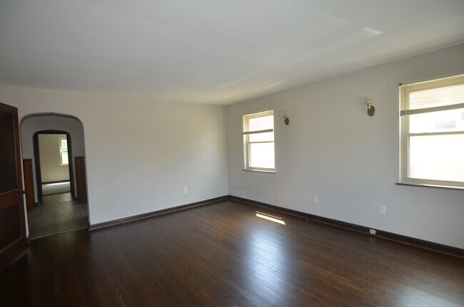 Foto del edificio - 7456 Edgemont Rd