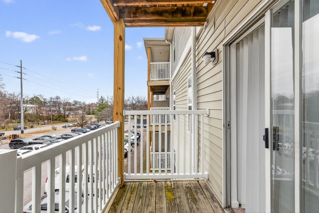 Building Photo - Argyle Avenue Apartments