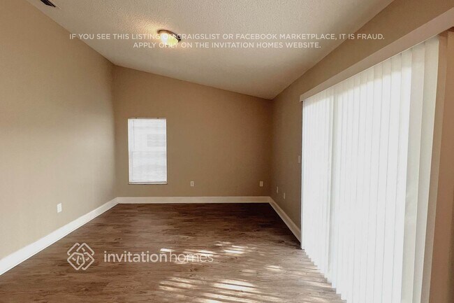 Foto del edificio - 15945 Greater Groves Blvd