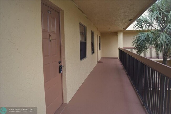 Foto del edificio - 2085 Coral Ridge Dr