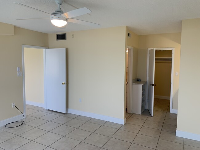Master Bedroom - 1155 Ocean Shore Blvd