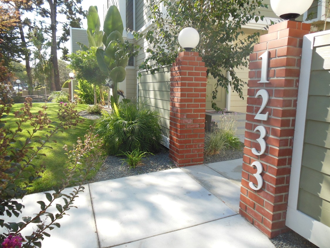 Primary Photo - 1233 W McKinley Ave