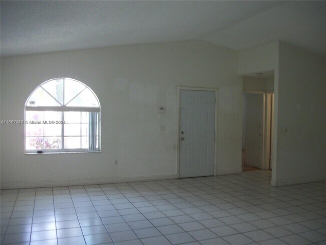 Foto del edificio - 9307 NW 121st St