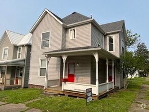 Building Photo - 453 N 6th St