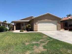 Building Photo - 5704 Latina Dr