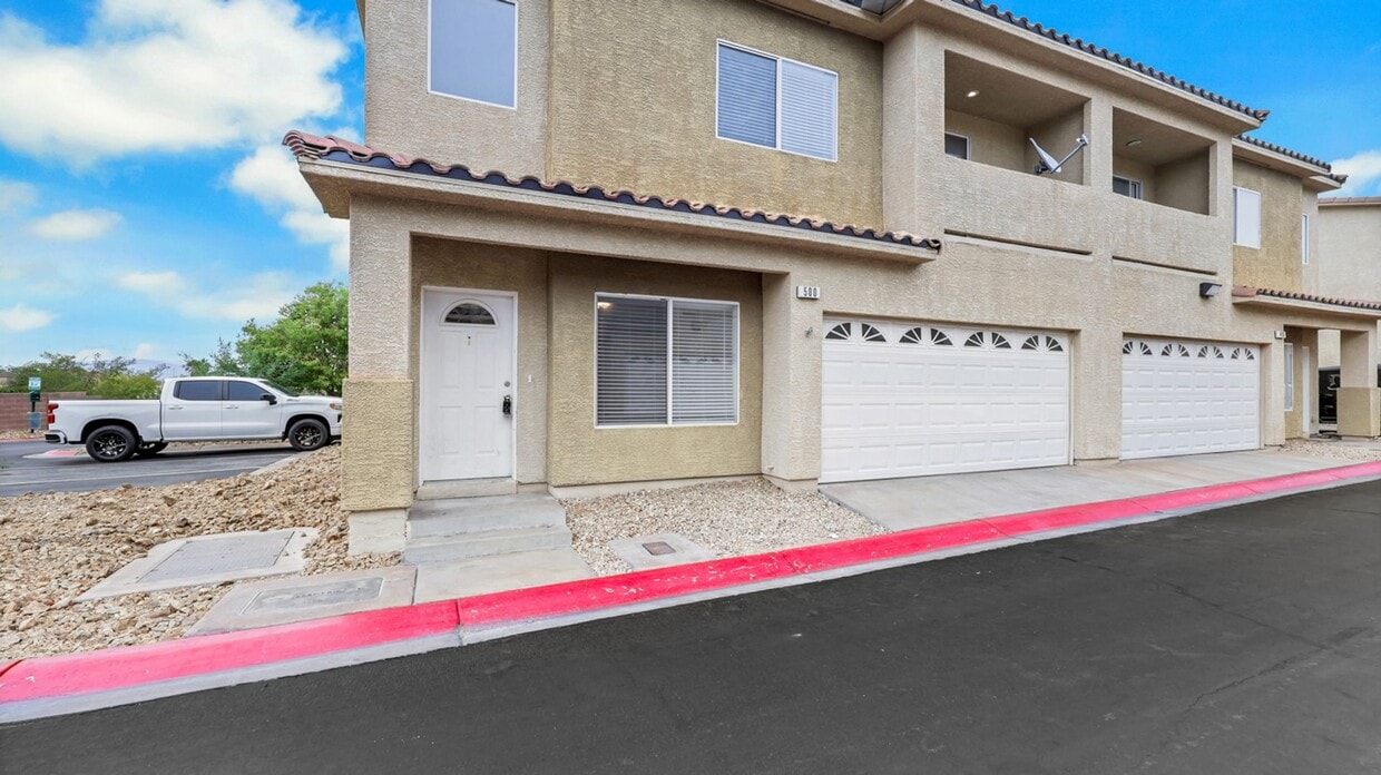 Primary Photo - Fully rehabbed 3 bedroom Townhouse with 2 ...