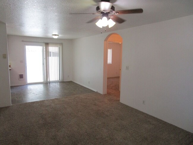 Building Photo - End Unit in Triplex Near Golf Course on Cu...