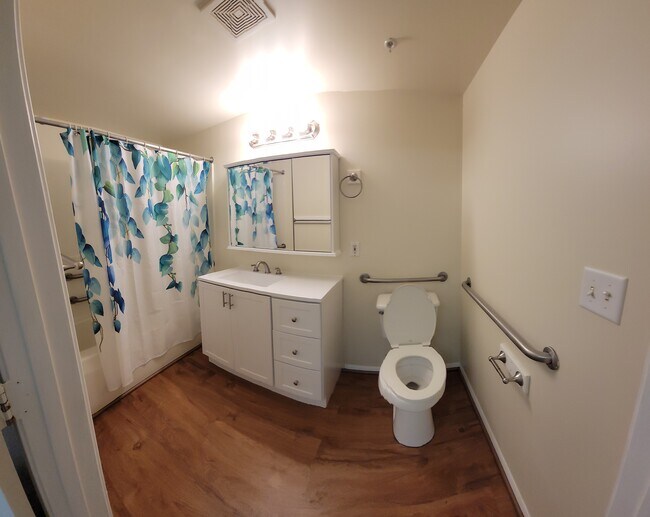 Baño - 3371 Locust St