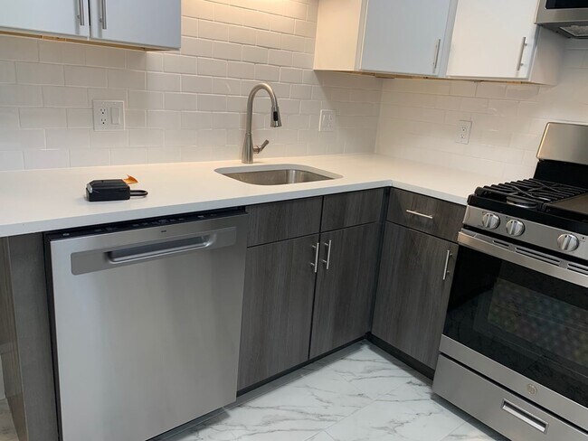 Foto del edificio - 72 Longwood Ave