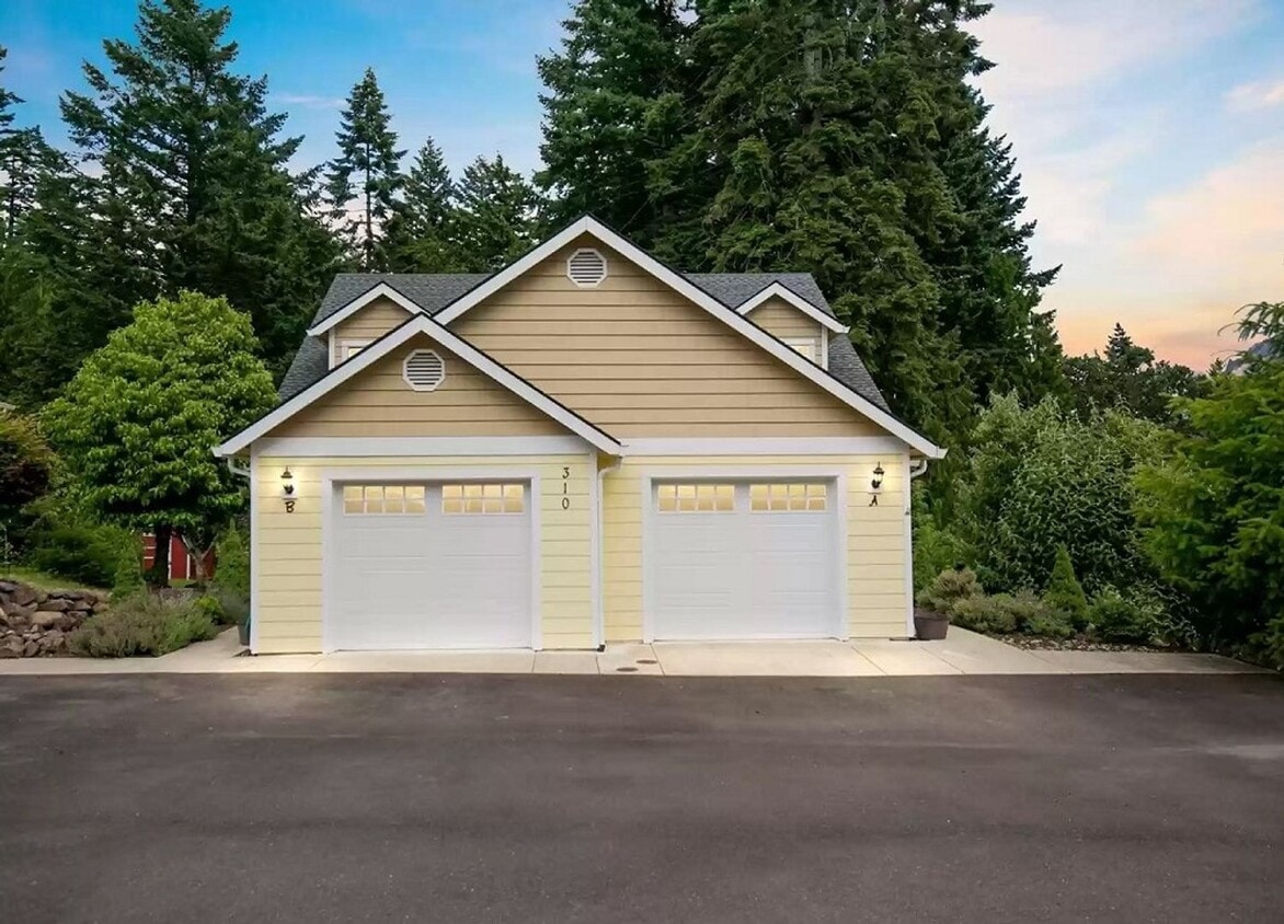 Primary Photo - Beautiful Home in Stevenson